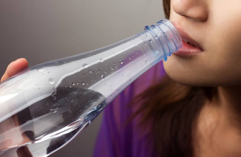 6 učinkovitih prirodnih načina za prevladavanje suhoće usta kod kuće, bez vode za ispiranje usta