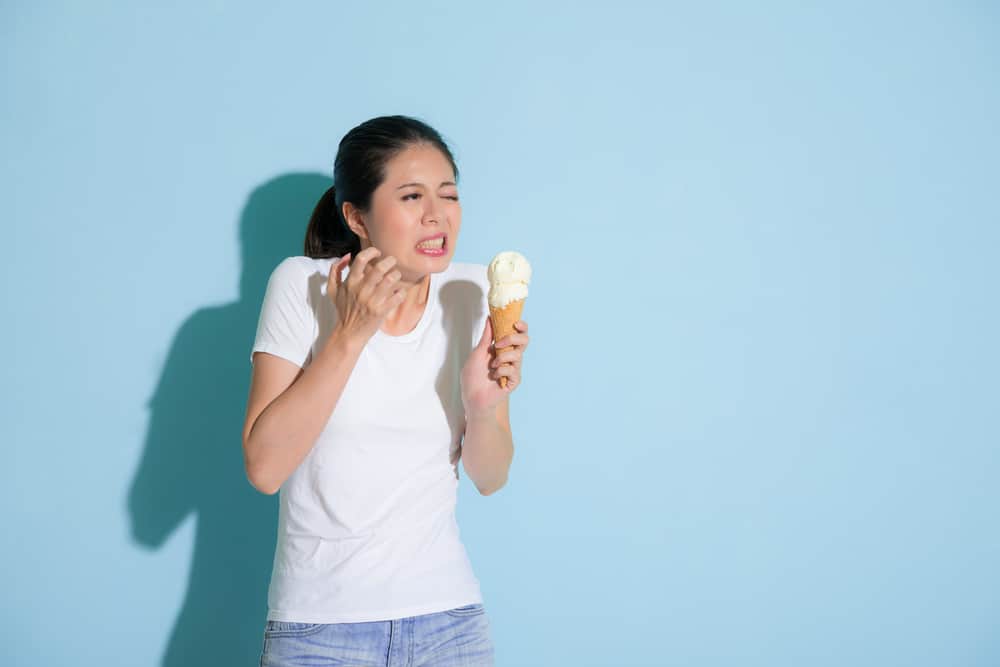6 Lebensmittel und Getränke, die am häufigsten Zahnschmerzen verursachen