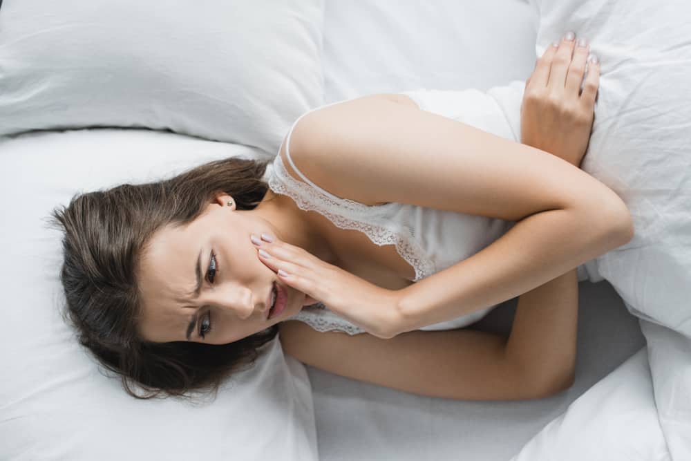 치통이 밤에 휴식을 방해합니까? 이 4가지 방법으로 완화