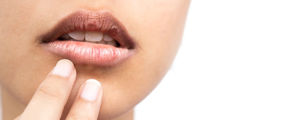 Diverses causes de sécheresse de la bouche et de la langue au réveil