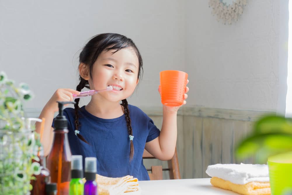 Reguli de utilizare a apei de gură pentru copii, începând de la beneficii până la vârsta potrivită