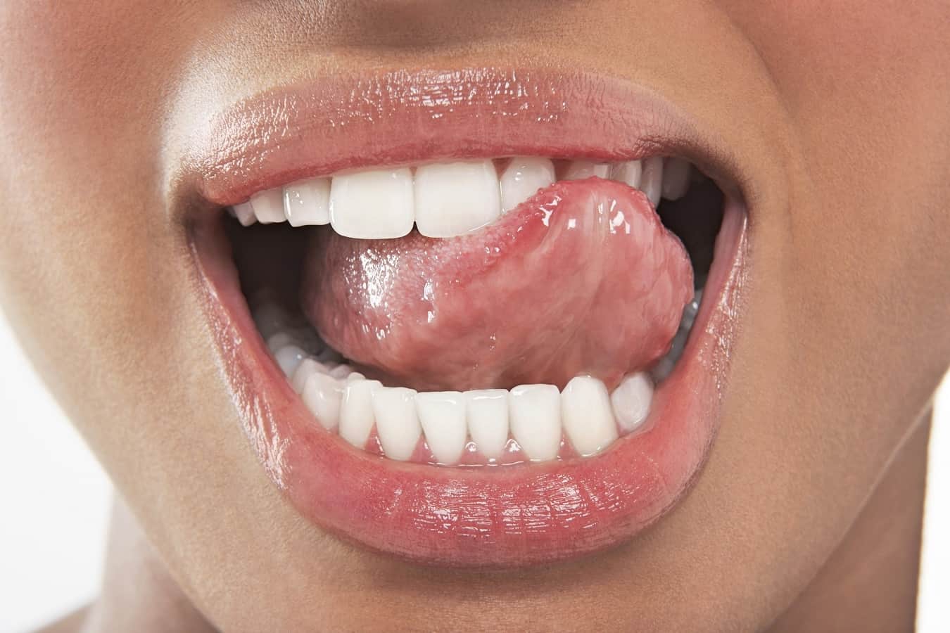 Surmontez une bouche douloureuse et brûlante avec ces 7 façons