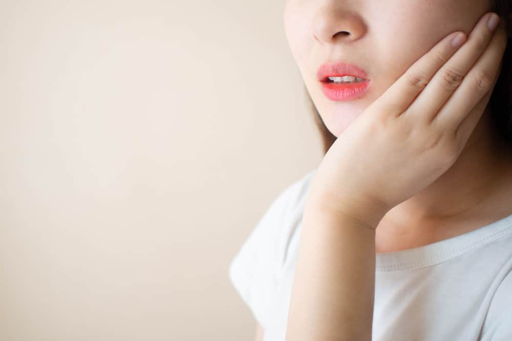Zašto čeljust boli prilikom žvakanja hrane ujutro?