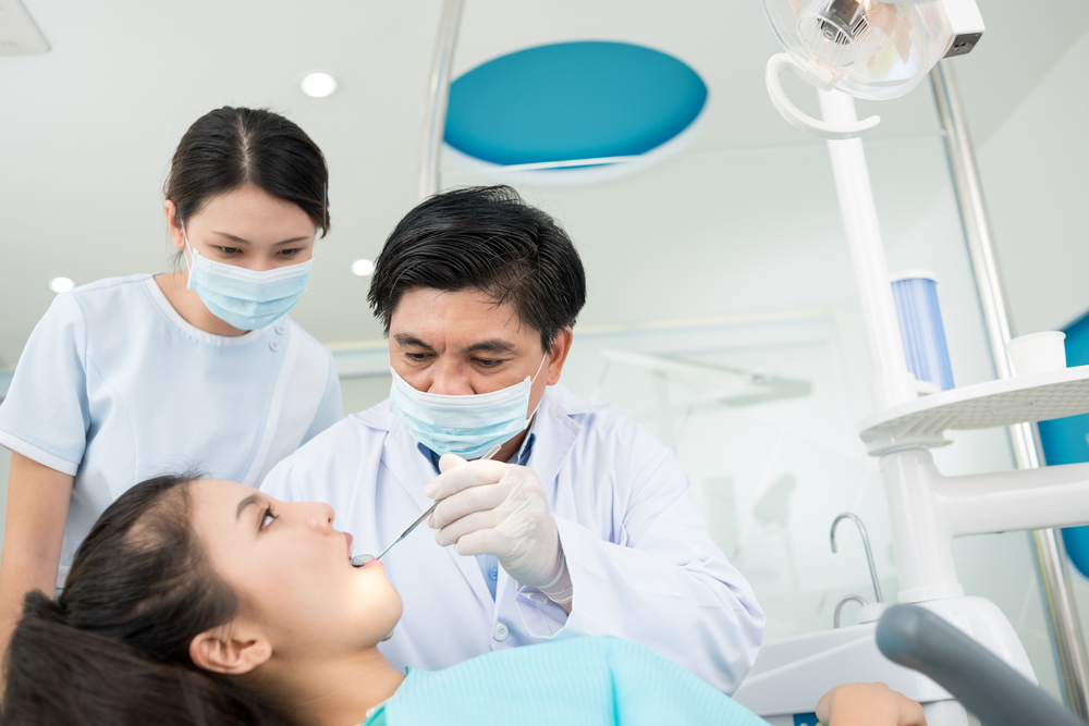 Connaître exactement l'importance de vérifier vos dents avec le médecin