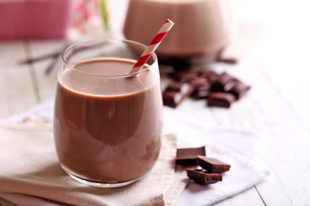 Psstt.. Att dricka chokladmjölk efter träning kan faktiskt göra kroppen vältränad, du vet!