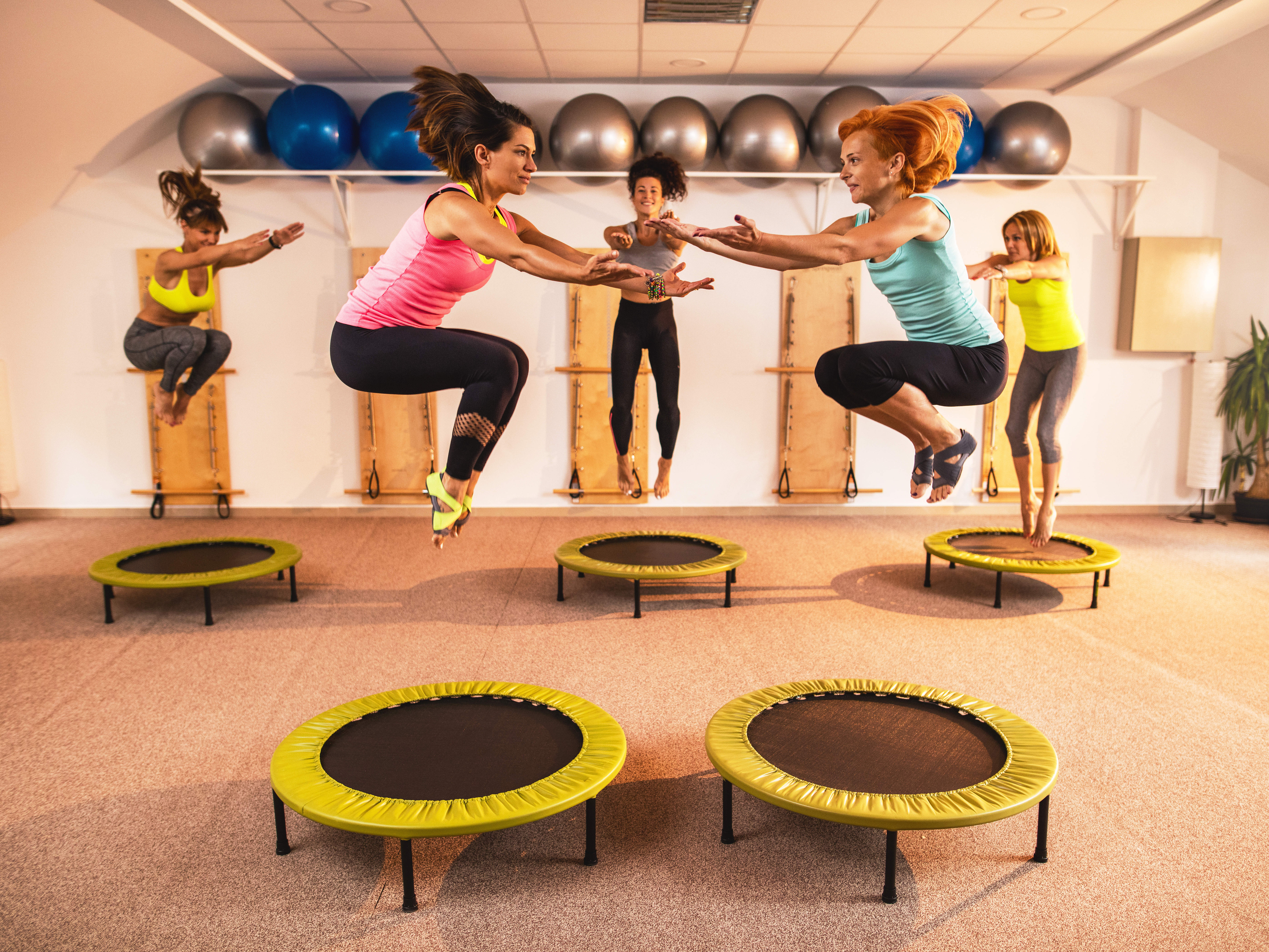 7 roliga och hälsosamma fördelar med trampolinsporter