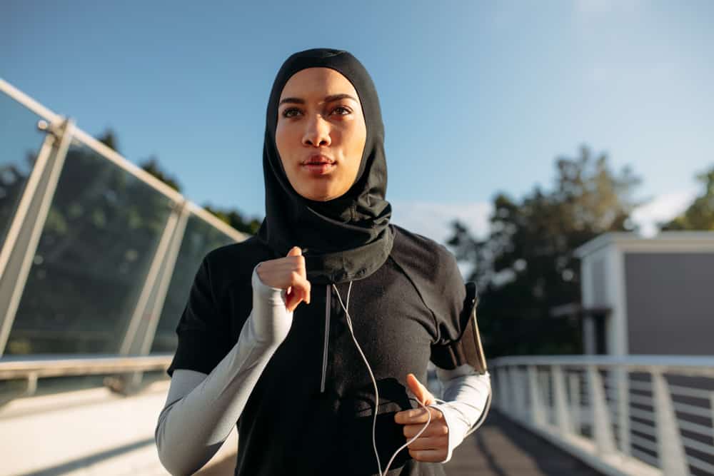5 sfaturi pentru alegerea îmbrăcămintei sportive confortabile pentru femeile cu hijab