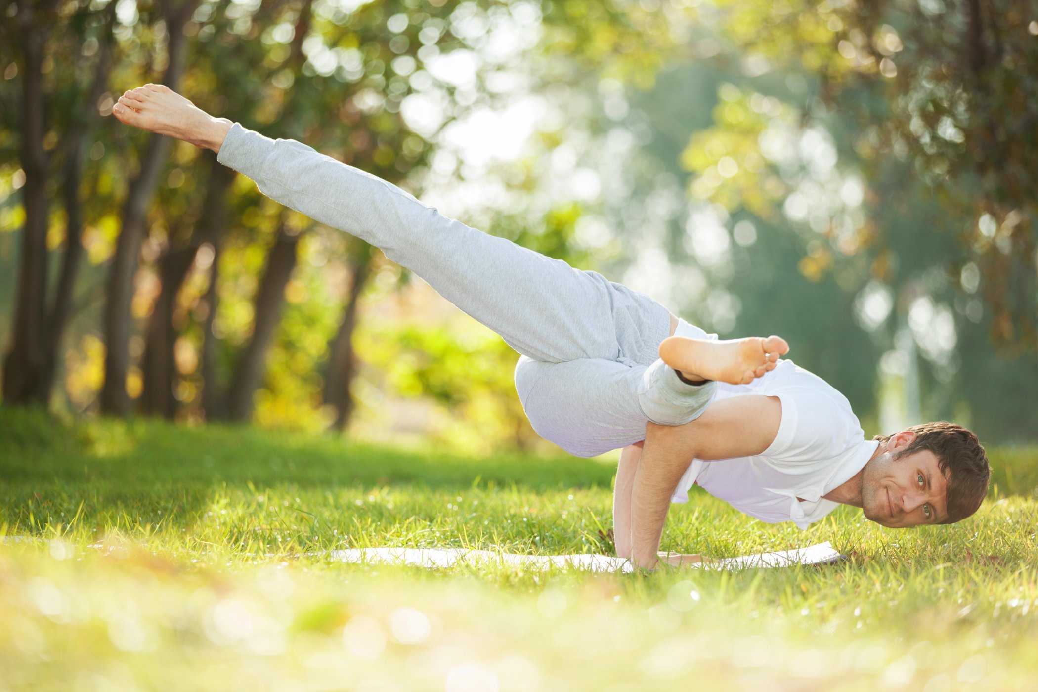 Nicht nur Frauen, hier sind 7 Vorteile von Yoga für Männer