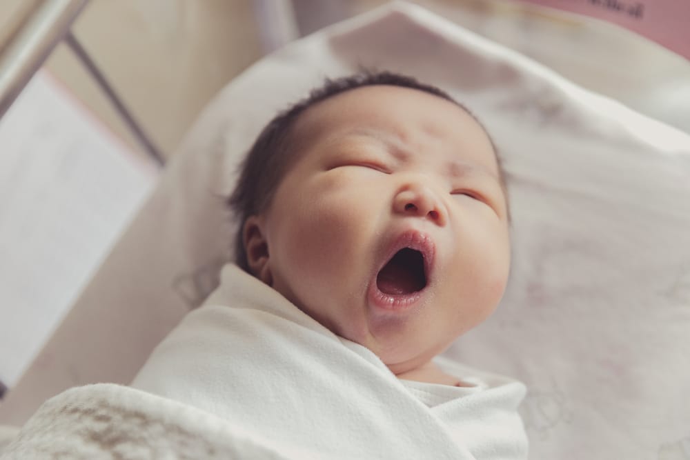 Connaître En Caul, un phénomène rare à la naissance d'un bébé encore enveloppé dans le sac amniotique