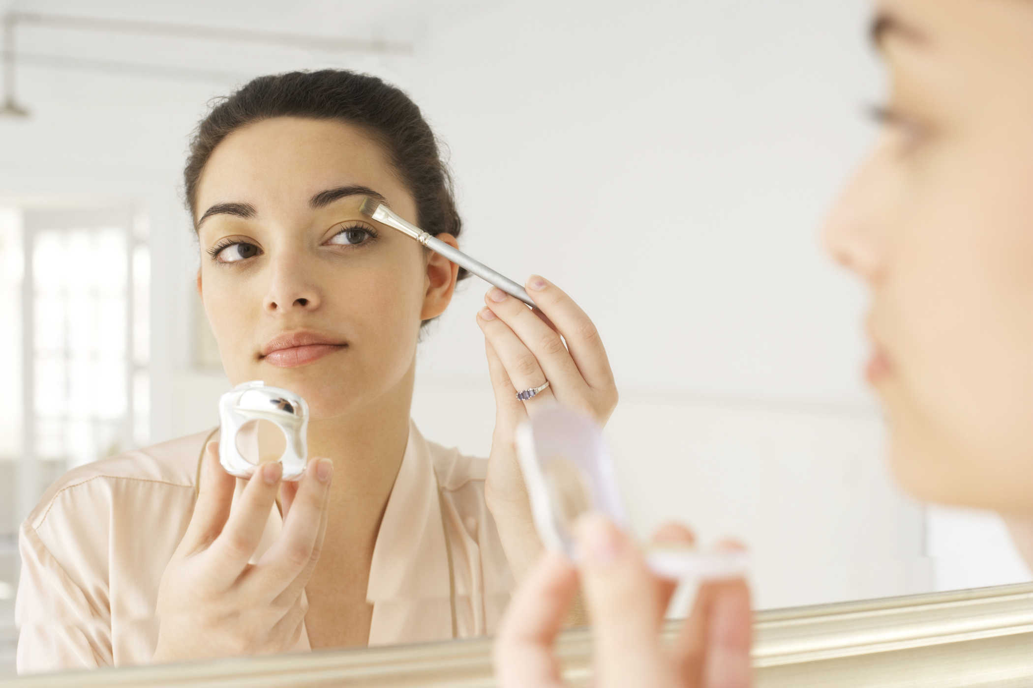 Möchten Sie während der Schwangerschaft Make-up tragen? Zuerst 6 Zutaten kennen, die Sie vermeiden sollten