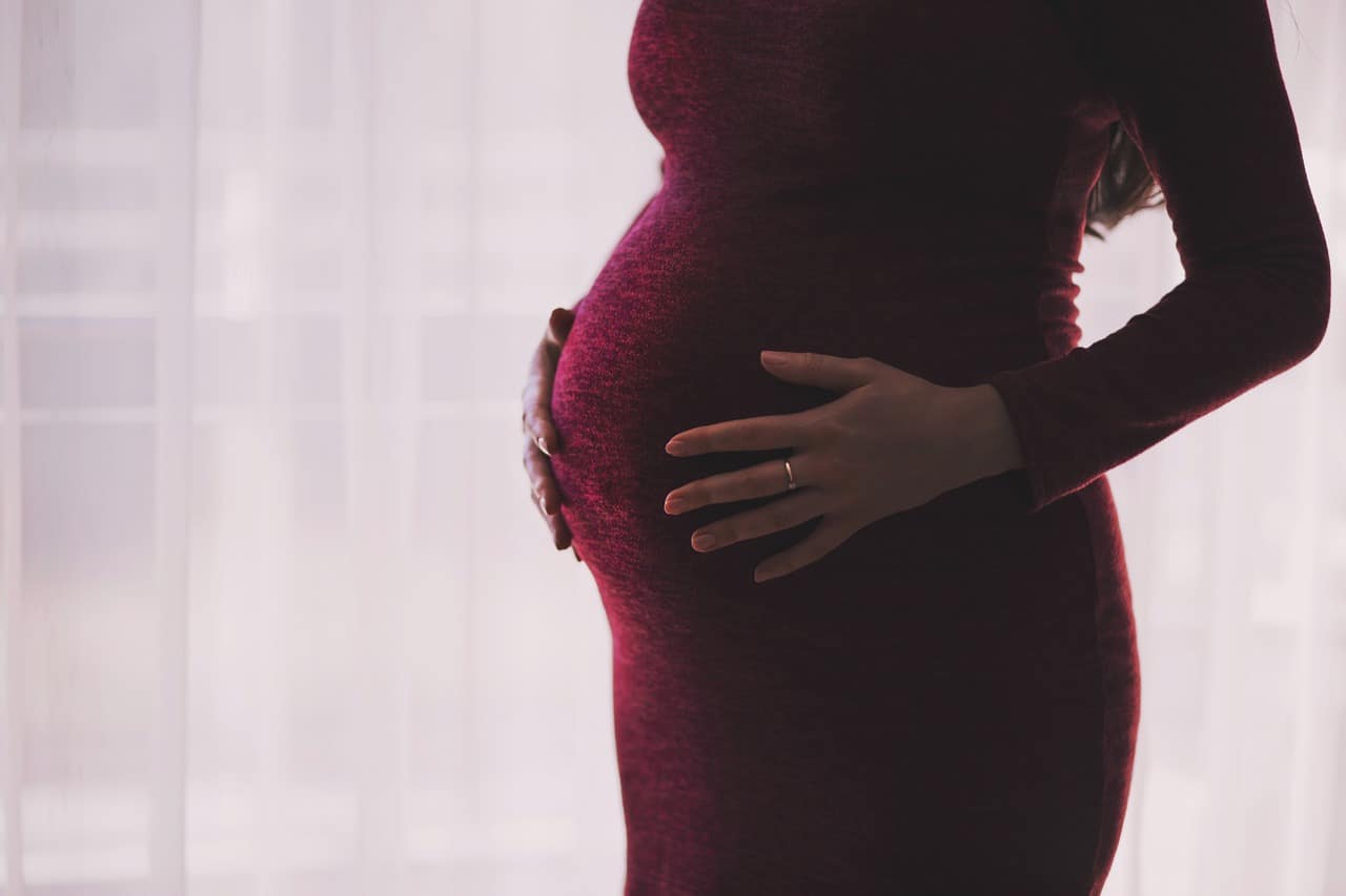 Stimmt es, dass Mütter mit vorzeitigem Blasensprung immer einen Kaiserschnitt haben müssen?