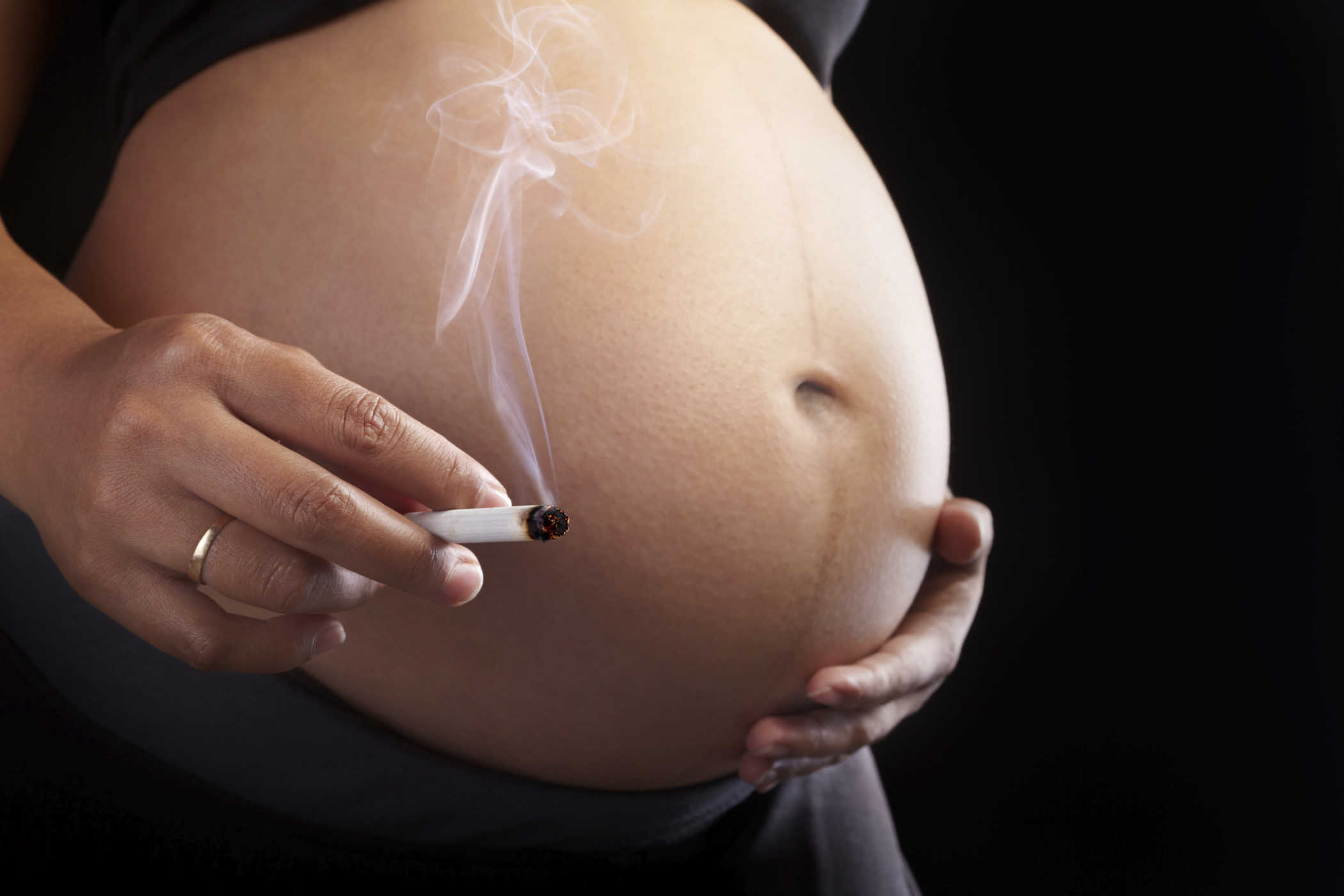9 faror som uppstår om mödrar röker och andas in röken under graviditeten