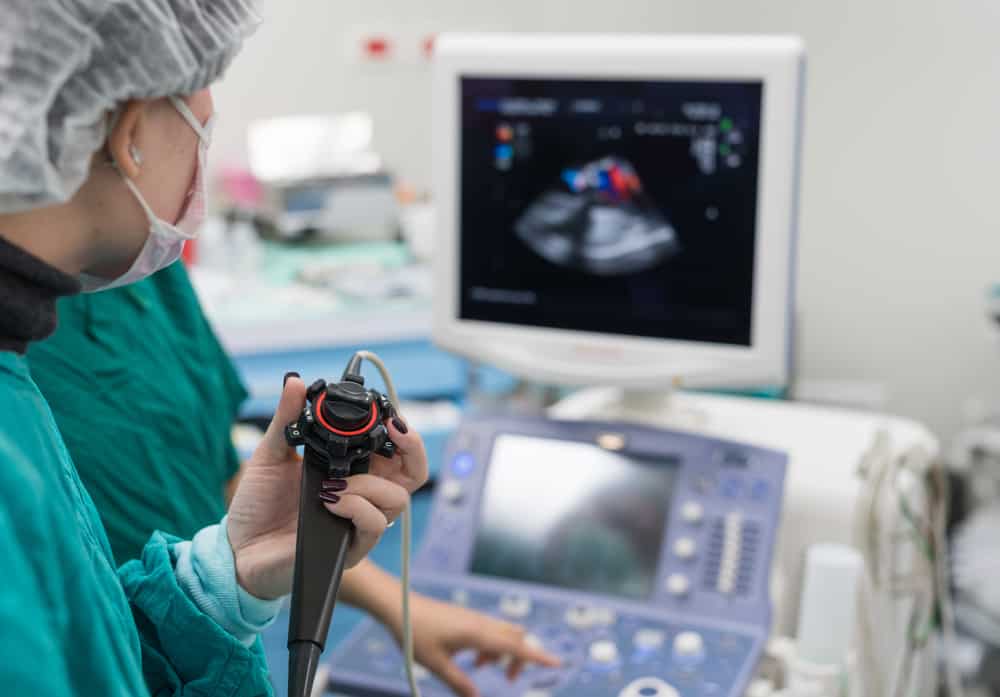 Quelles sont les préparations avant d'effectuer une échocardiographie?