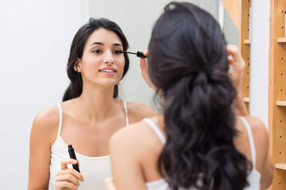 Utilisez souvent du mascara tous les jours ? Attention à ces 4 dangers !