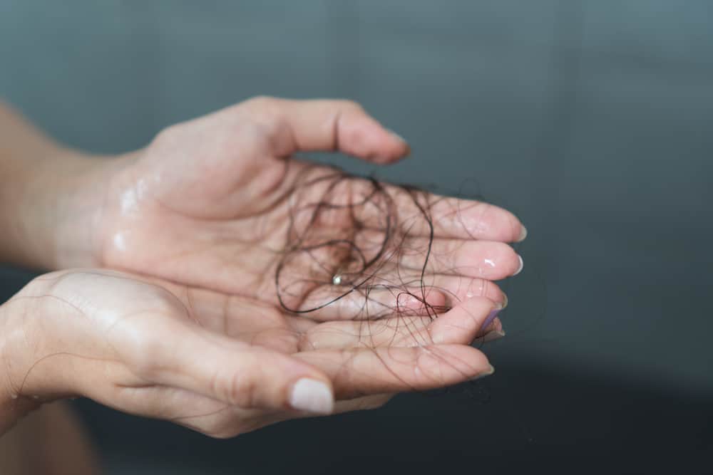 La perte de cheveux continue lors du shampoing, pourquoi, oui ?