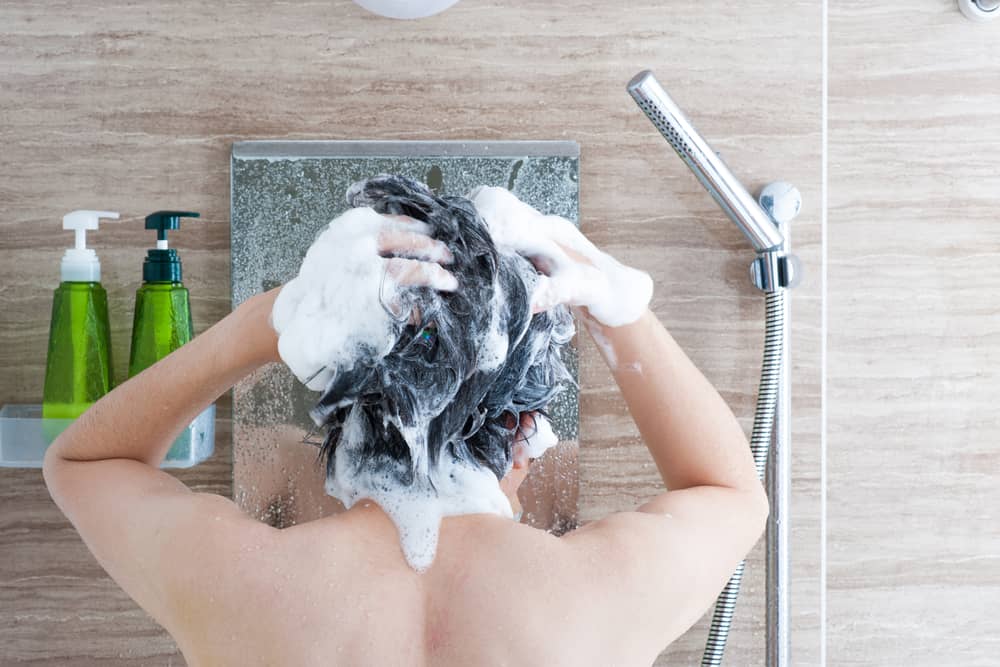 Plötslig huvudvärk efter schamponering, vad orsakar det?