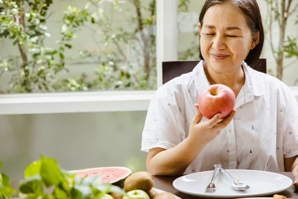 Zavirite u smjernice o prehrani i izbor zdrave hrane za žene u menopauzi