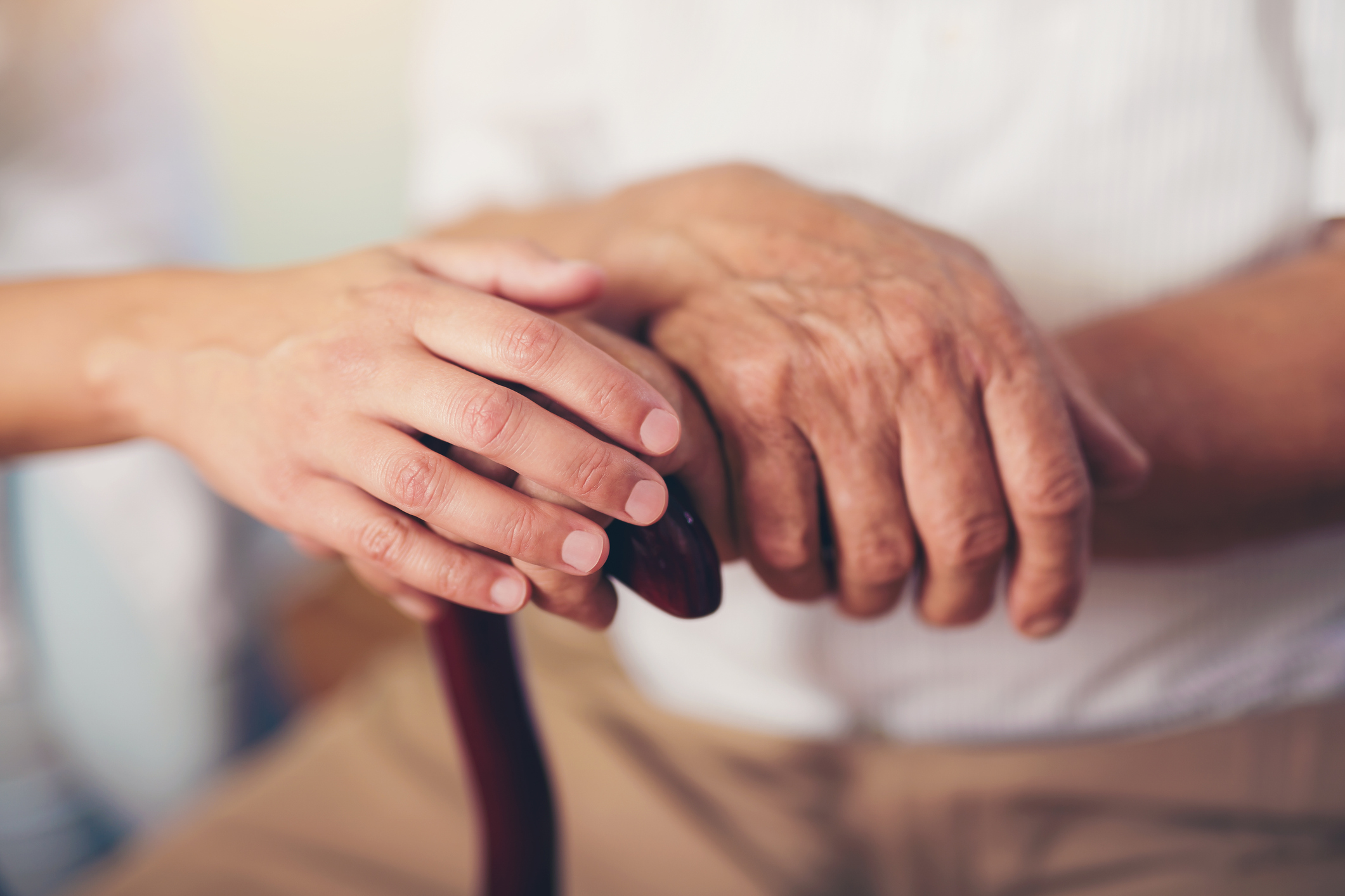 Répondre aux questions sur les personnes âgées réticentes à consulter un médecin et comment y faire face