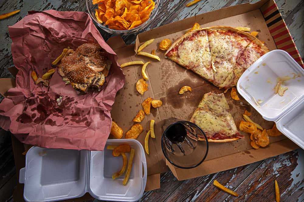 Co dzieje się z twoim mózgiem po zjedzeniu zbyt dużej ilości śmieciowego jedzenia?