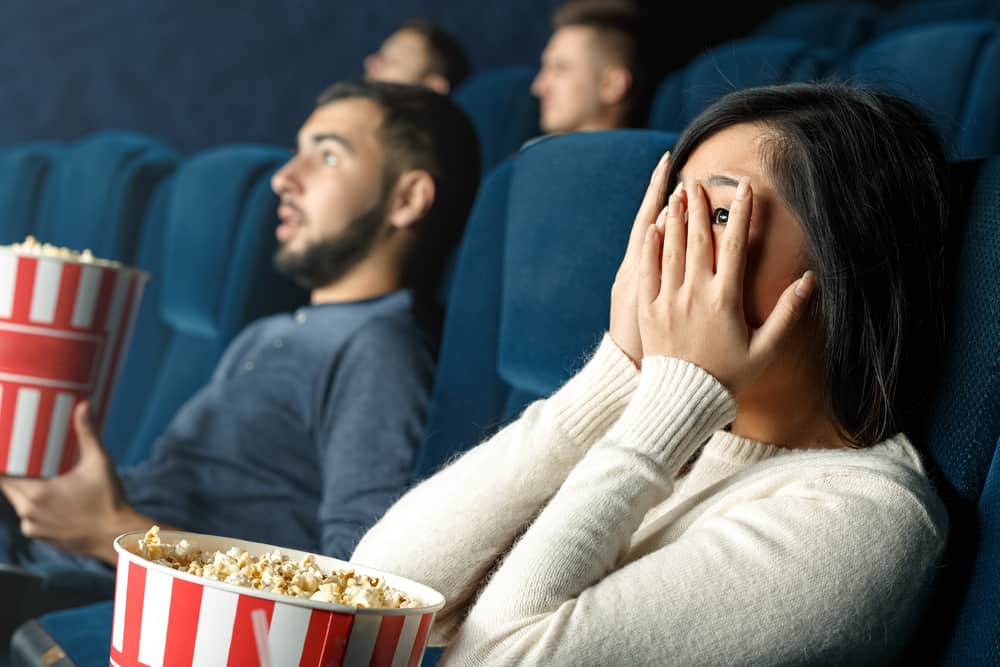 Чому люди, які легко занепокоєні, люблять дивитися фільми жахів?