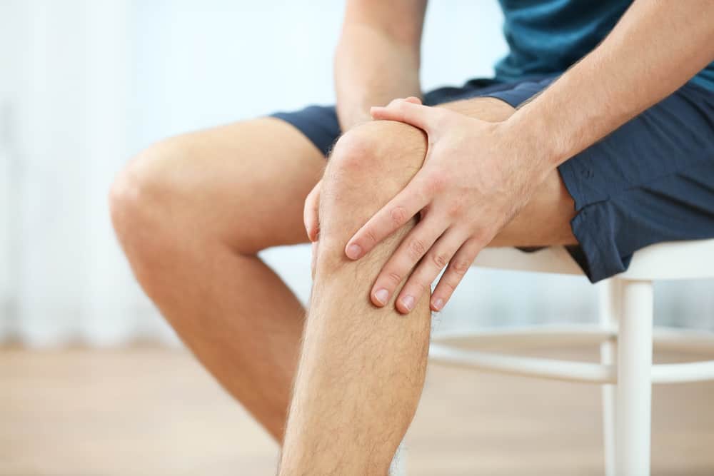3 movimientos fáciles para aliviar el dolor de rodilla en pacientes con artritis