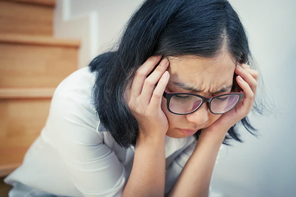 긴장성 두통을 극복하는 8가지 방법