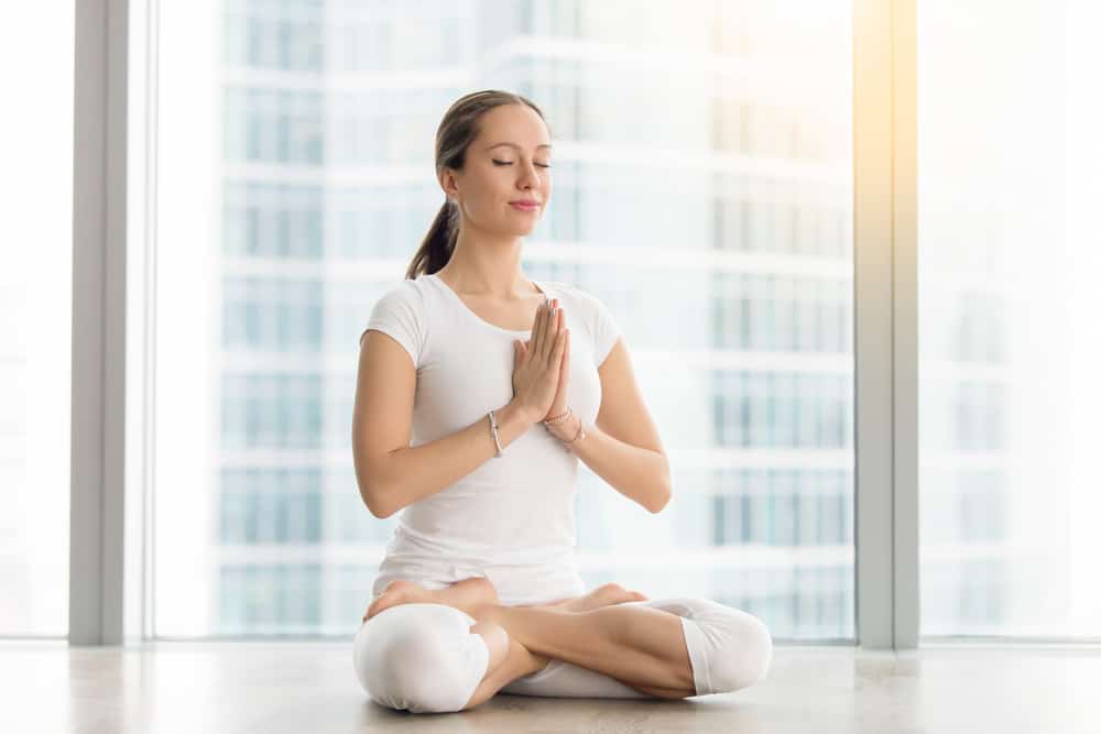 10 enkla yogarörelser för att lindra envis huvudvärk