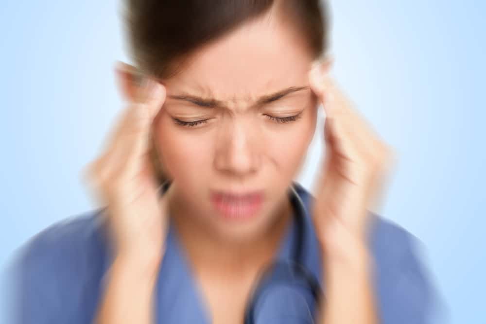 Faceți cunoștință cu „Durerea de cap cu tunet”, o durere de cap bruscă care se simte ca și cum ar fi fost lovită de fulger
