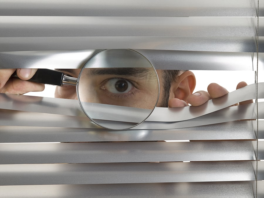 Le voyeurisme, un trouble sexuel qui fait que les personnes qui en souffrent aiment espionner les autres