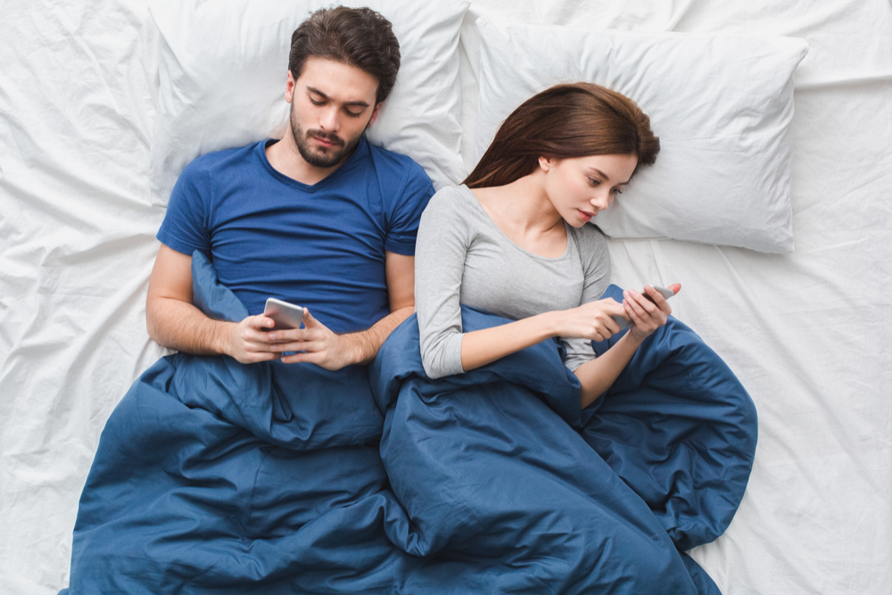 Atenție, aceste 3 efecte negative ale telefoanelor mobile asupra vieții tale sexuale!