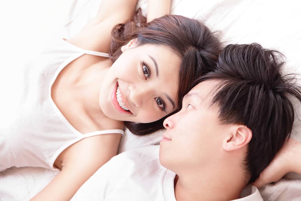6 tehnici sexy de preludiu pentru a-ți seduce soția