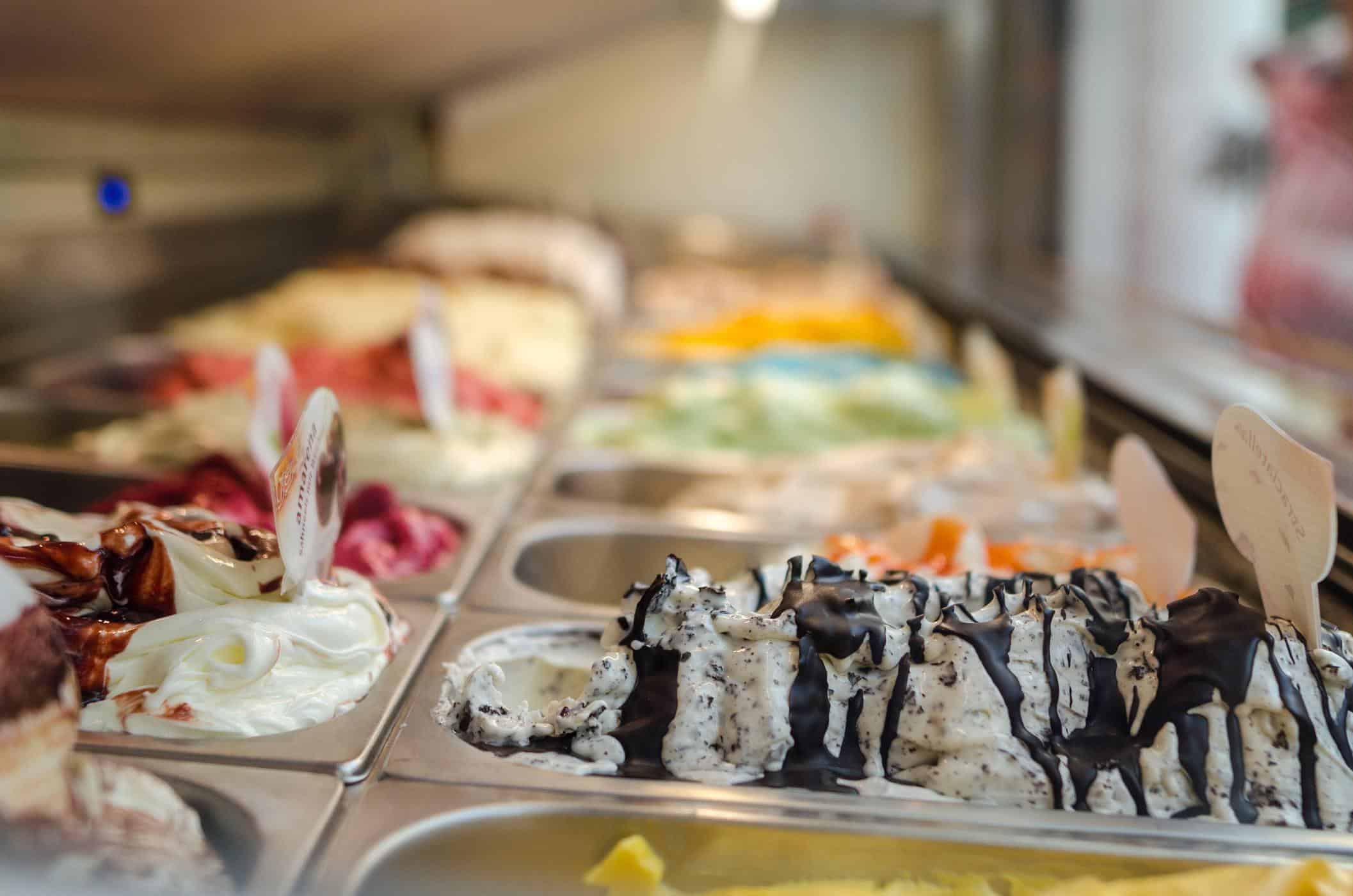 Est-il acceptable de manger de la crème glacée quand on a mal à la gorge ?