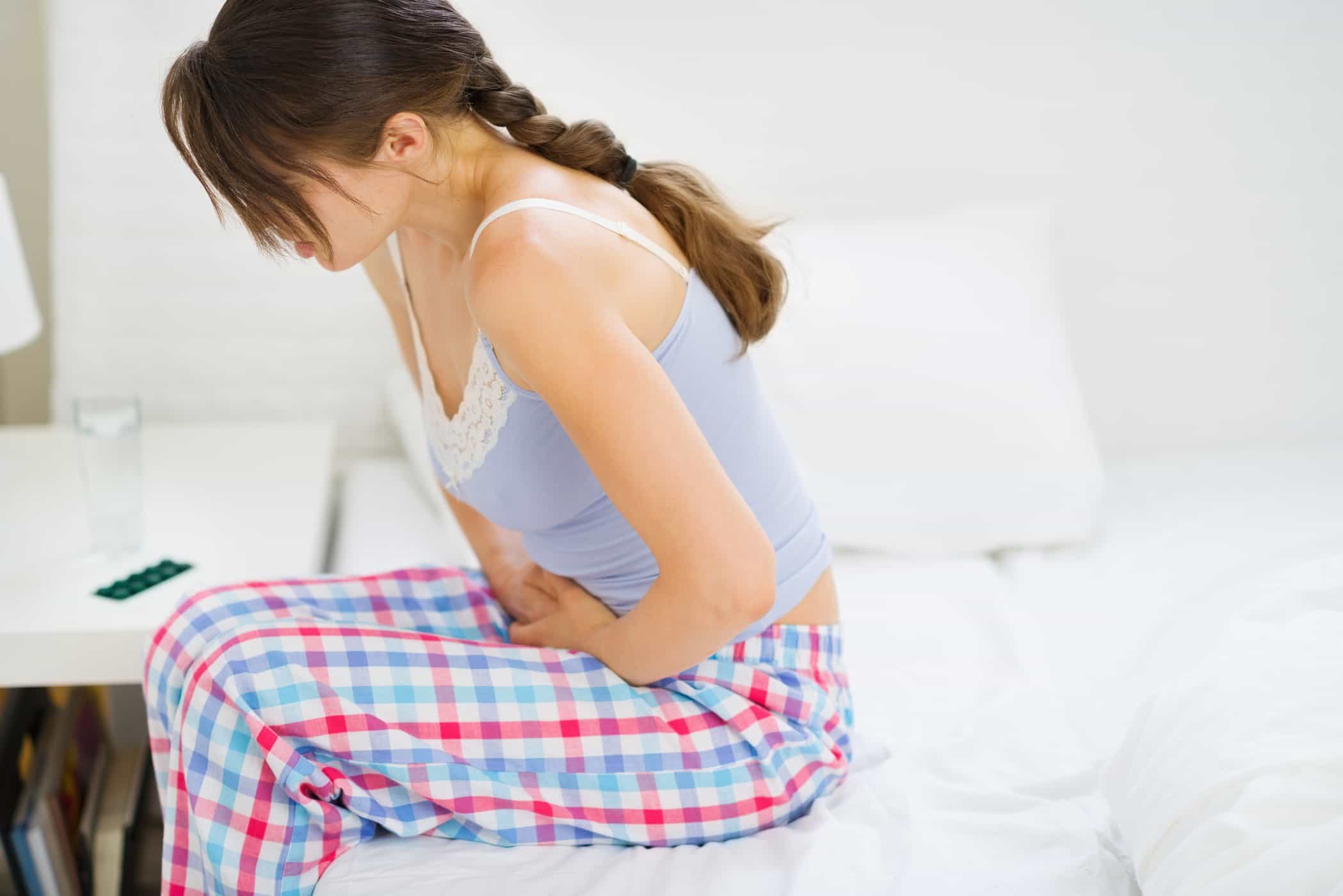 6 Menstruationsbeschwerden, die von einem Arzt überprüft werden sollten, und mögliche Ursachen