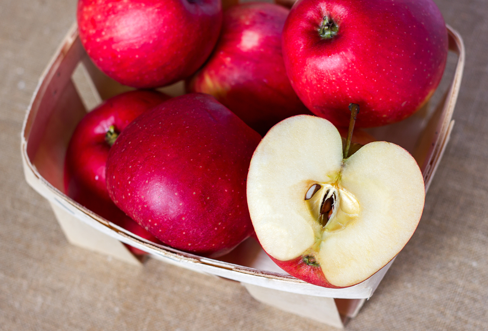 יש תוכן ציאניד בזרעי תפוחים, האם זה מסוכן?
