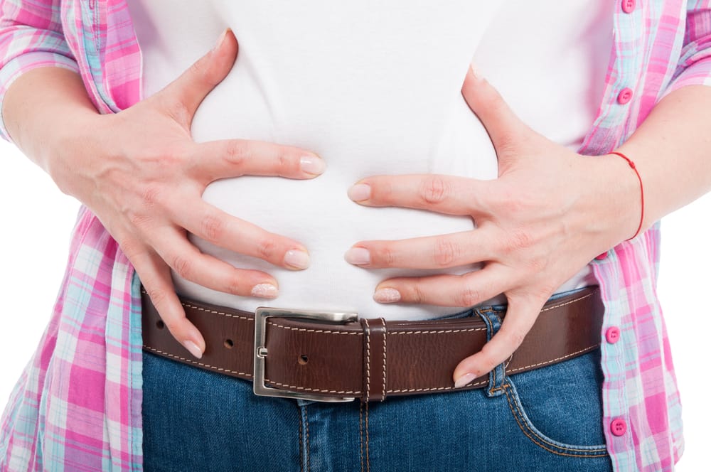 6 maneras fáciles de deshacerse de la pérdida de peso El agua causa un estómago distendido