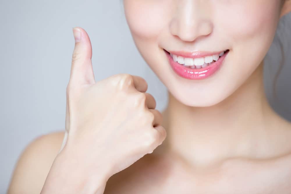 아름다운 미소를 위해 건강한 치아와 입을 유지하는 3가지 방법