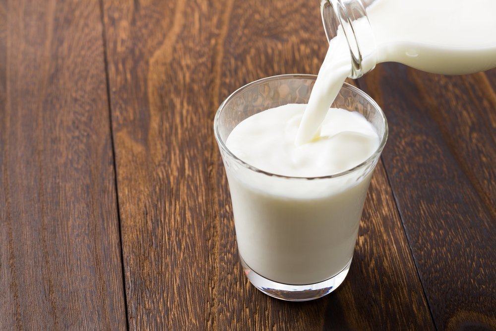 Употребление слишком большого количества молока может привести к легкому перелому костей