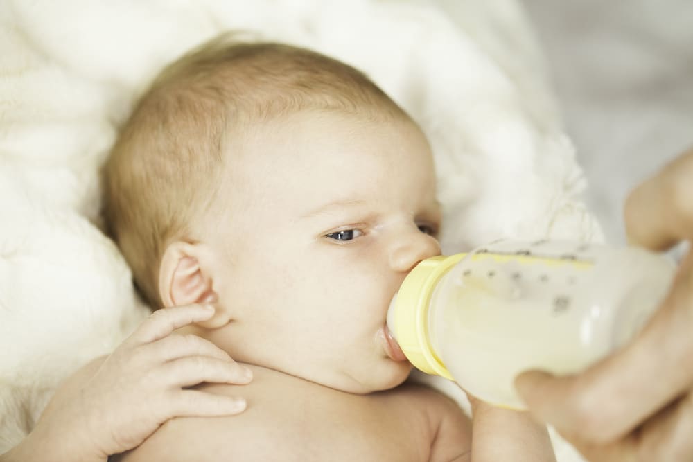 Bebisens vikt är mindre, kan formelmjölk ges?