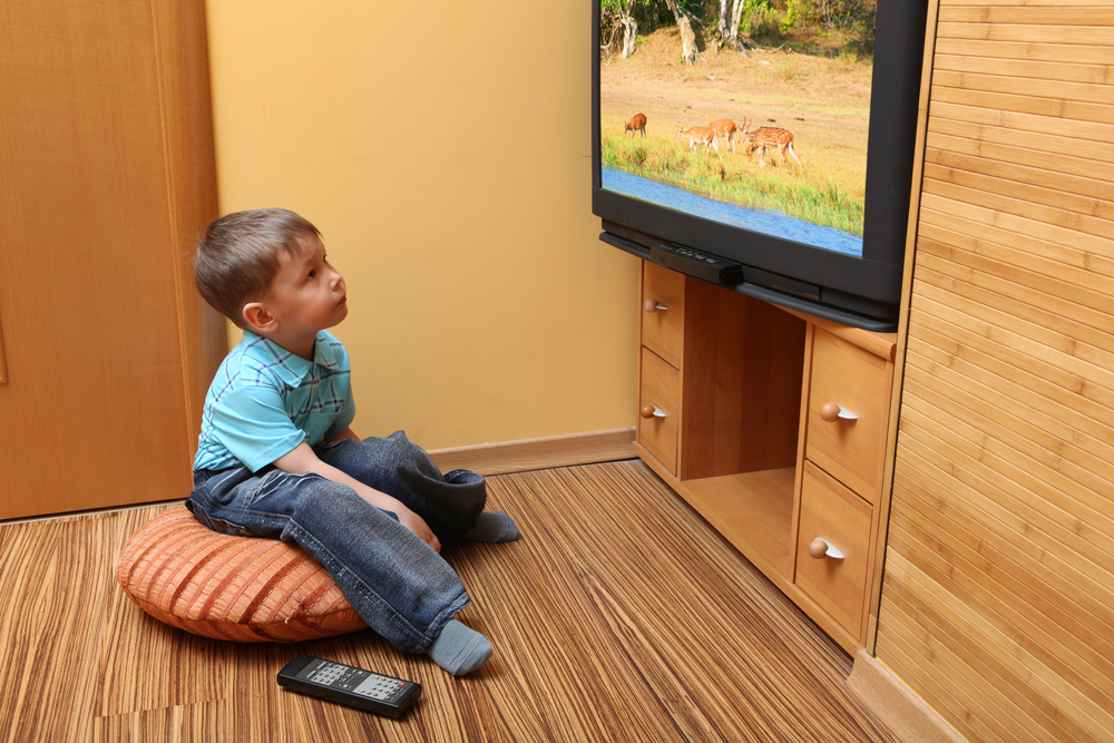 Hur mycket tid bör barn ägna åt att titta på TV?
