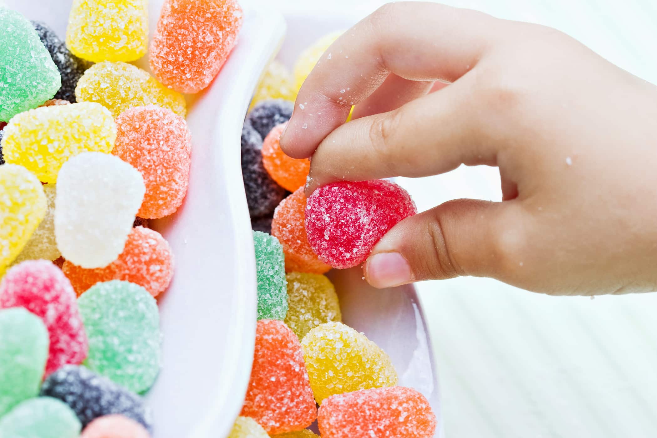 Le sucre n'est pas toujours mauvais pour la croissance et le développement des enfants, tant que les parents connaissent la limite