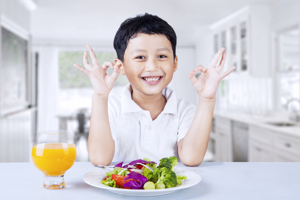 Non seulement prévient la faim, mais la routine du petit-déjeuner peut également aider les enfants à réussir !