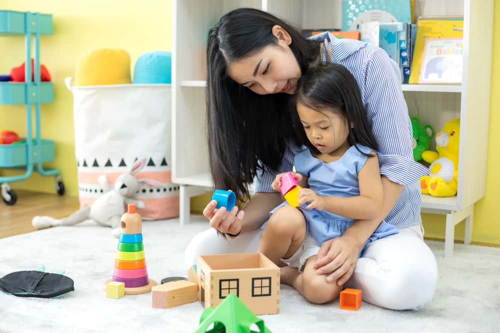 7 tips för att lära barn att vara flitiga med att organisera sina egna leksaker