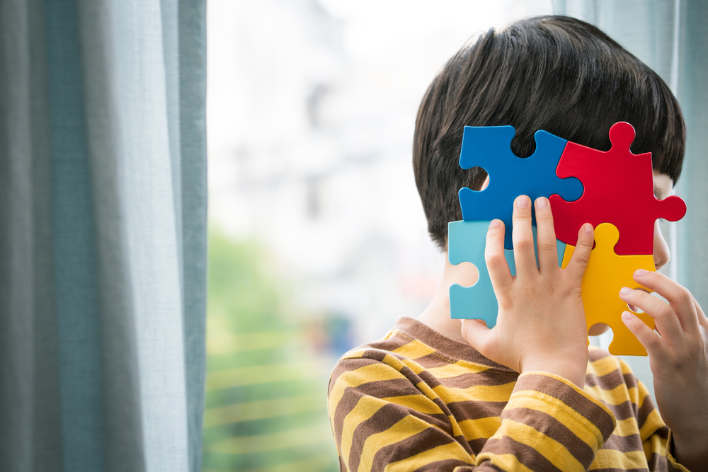 8 mythes et faits sur les enfants autistes