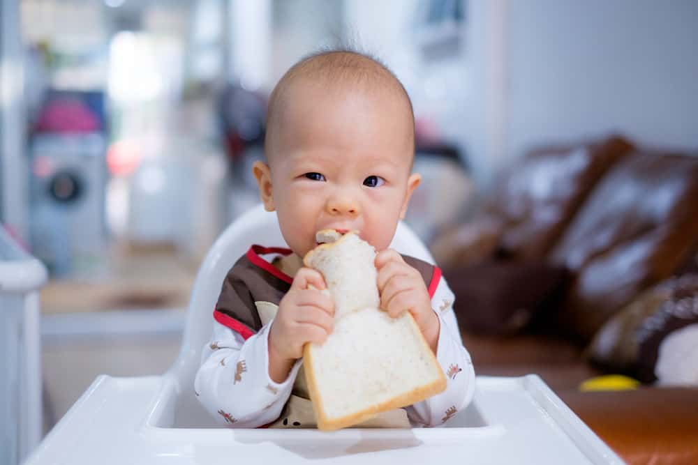 Aquí se explica cómo alimentar a un niño durante la dentición