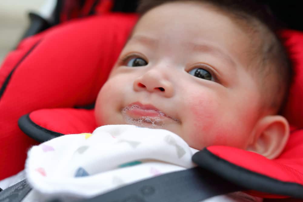 Co to jest wysypka ze śliny u niemowląt i jak jej zapobiegać i jak jej leczyć?