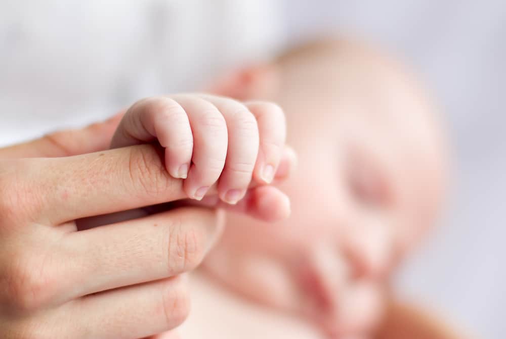 봉합사 결찰, 신생아의 과도한 손가락(다지증) 교정을 위한 새로운 기술