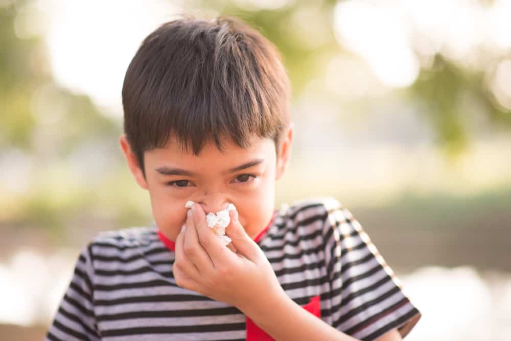 4 sätt att övervinna barns förkylning på grund av osäkert väder
