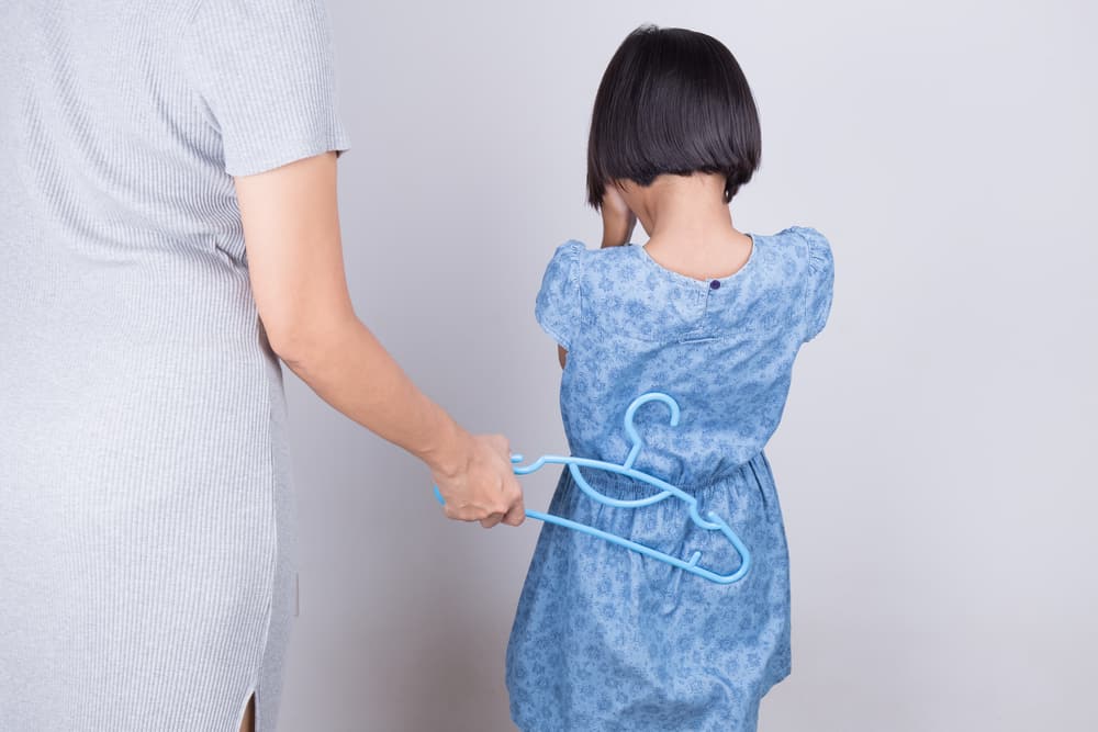 4 Impacturi negative dacă părinții lovesc adesea fesele copiilor