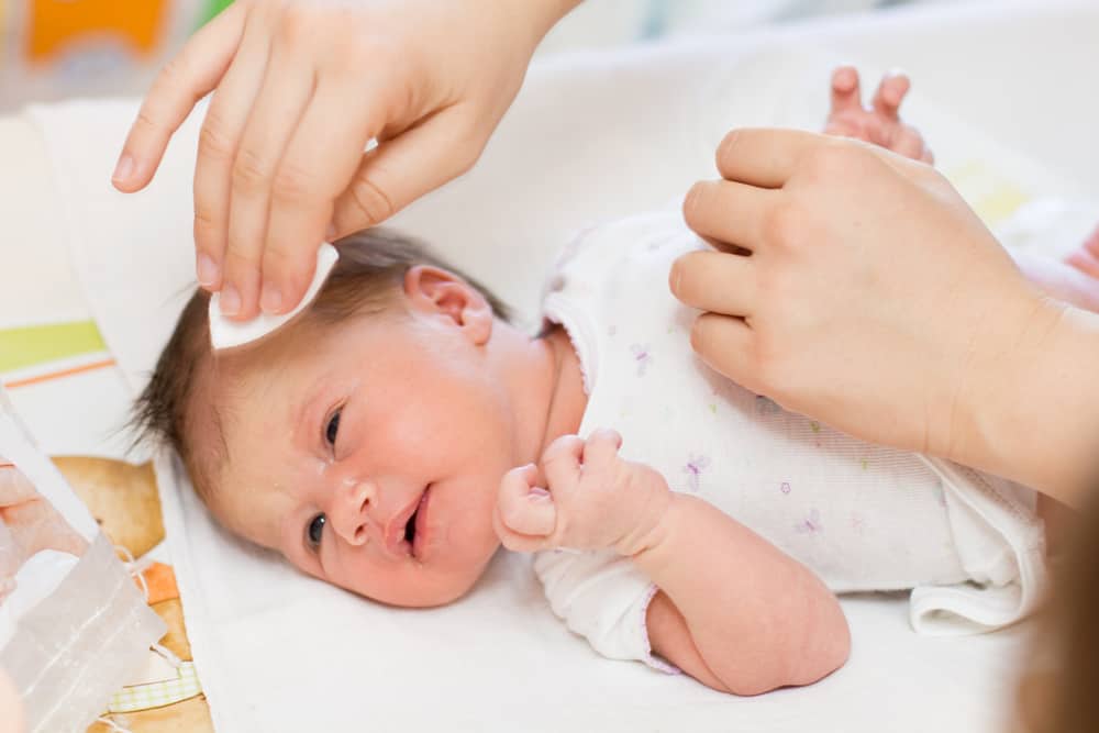 자극 없이 올바른 아기 피부를 관리하는 방법
