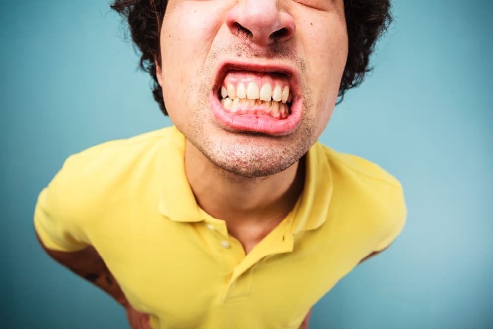 Modalități eficiente de a opri obiceiul de a scrașni dinții în timp ce dormi
